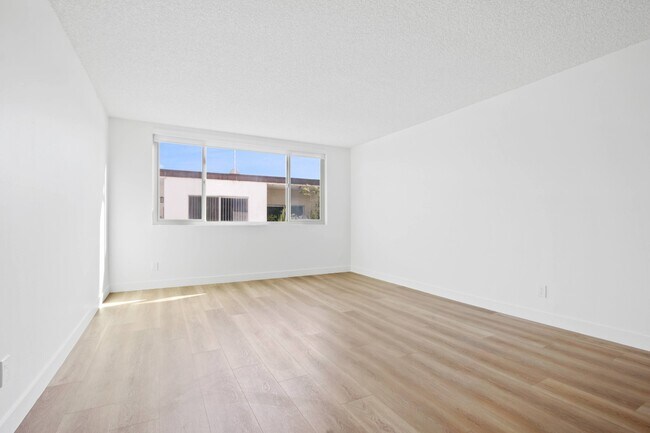 Building Photo - 801 2nd Street