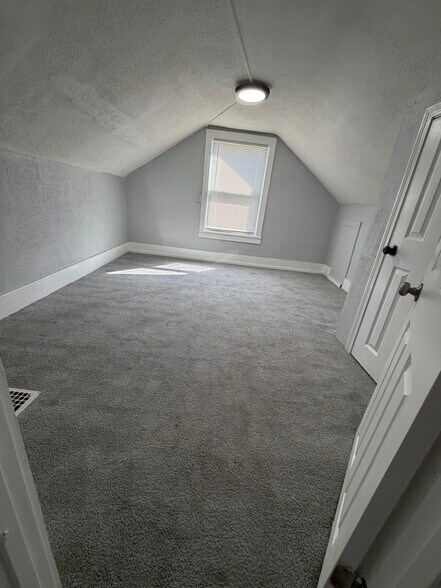 Building Photo - 107 N Sanford St