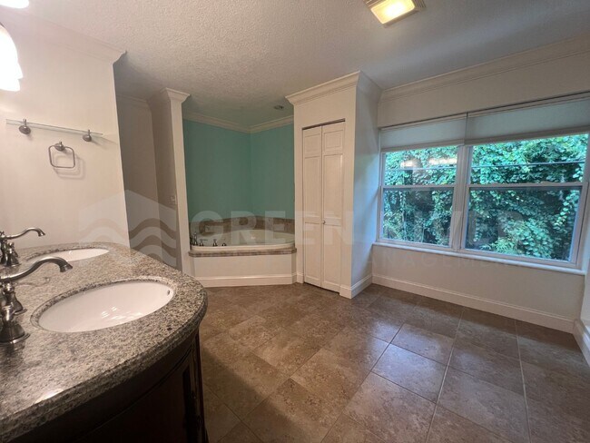 Building Photo - Amazing 4 bedroom home with St Johns River Views Available Now!