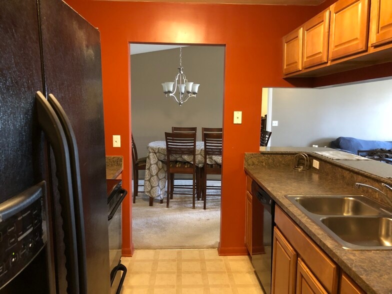 Building Photo - 52165 Naugatuck Dr