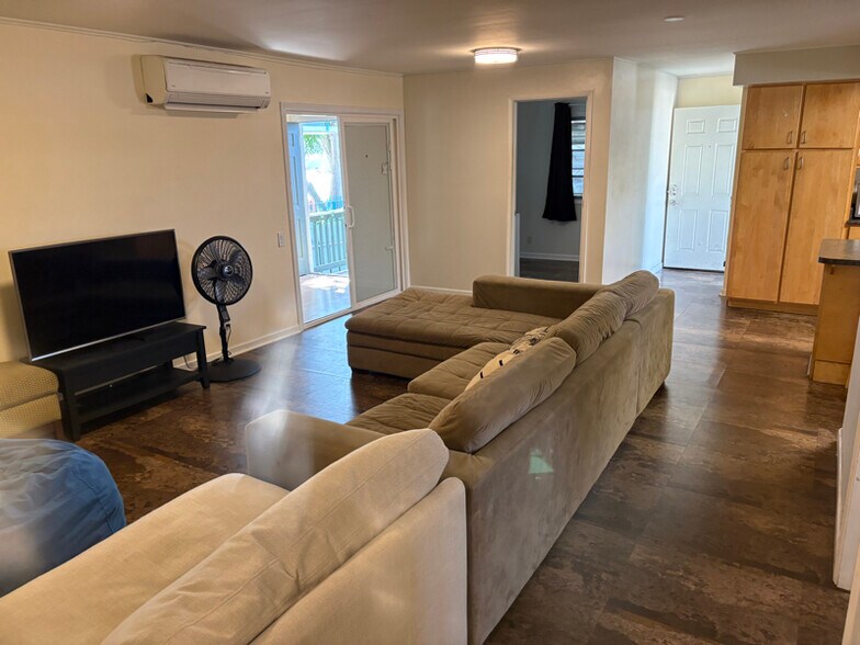 Building Photo - 2318 Seaview Ave