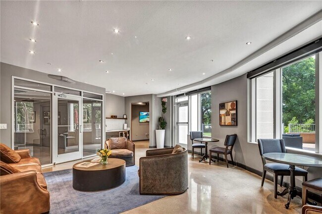 Building Photo - 54 Rainey St