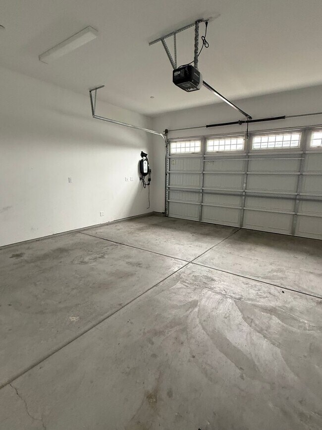 Building Photo - Gorgeous 4 Bedroom 3 Bathroom Single Level New Construction Home in Northeast Santa Rosa