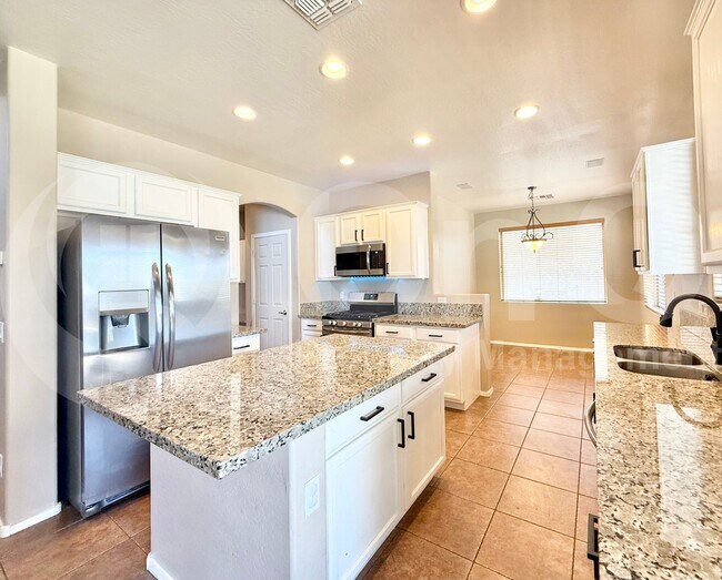 Building Photo - 3318 E Pinot Noir Ave