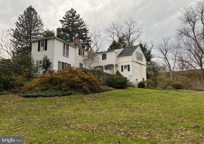 Building Photo - 7309 River Rd