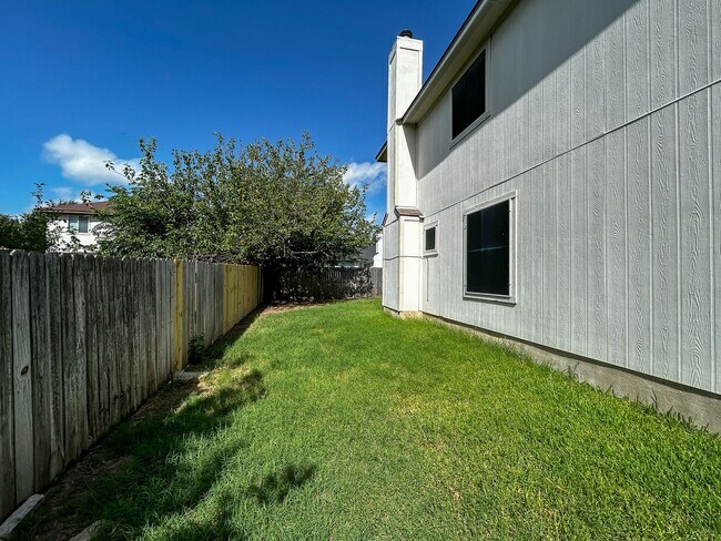 Building Photo - Rare 5 Bedroom in Crystal Knoll Georgetown