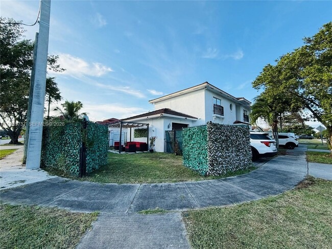 Building Photo - 16950 SW 93rd Ave