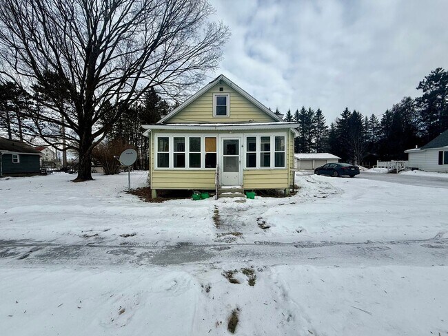 Building Photo - 3 Bed 1 Bath Single Family Home in White Lake