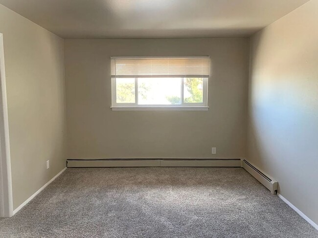 Building Photo - 1660 Moore Ave