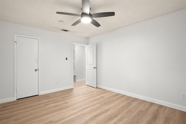 Building Photo - 8603 Woodstone Dr