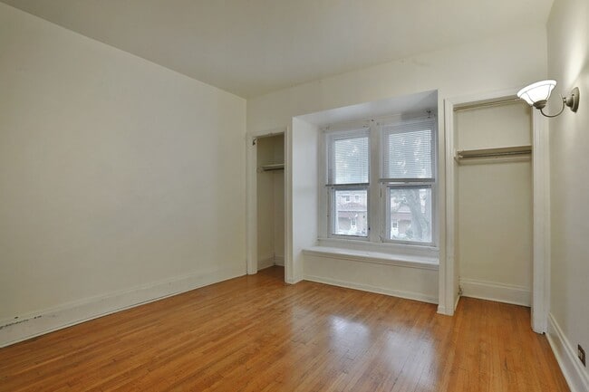 Building Photo - 2403 Summit St