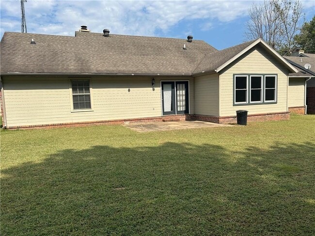 Building Photo - 4389 E Holiday Dr