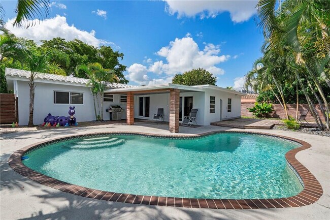 Building Photo - 1949 Windward Dr