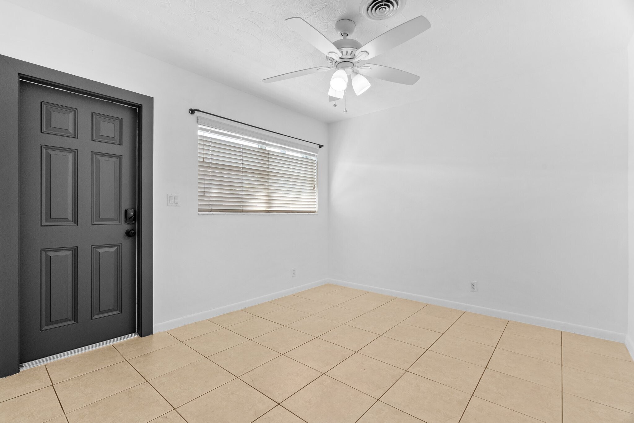 Building Photo - 2235 Coolidge St