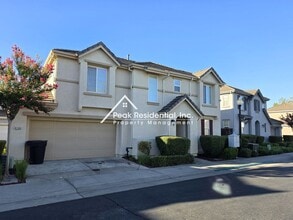 Building Photo - Very Nice 3bd/2.5ba Townhome Condo!