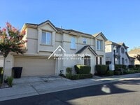 Building Photo - Very Nice 3bd/2.5ba Townhome Condo!