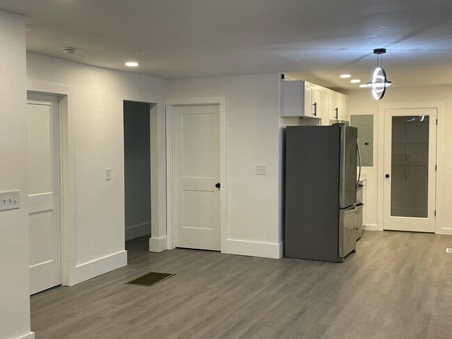 Building Photo - 608 Crawford Rd