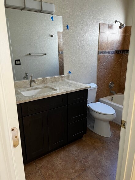 Building Photo - 4952 N Valle
