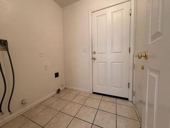 Building Photo - Beautiful 3 Bedroom Home in Spanos East Ga...