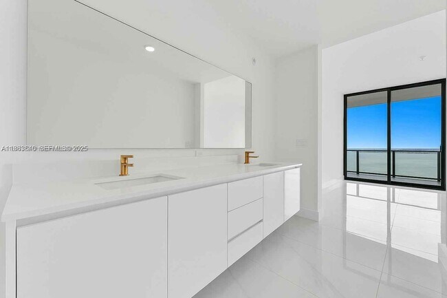 Building Photo - Northeast 24th Street, Miami, FL 33137 - 3 BR 3 BA condo