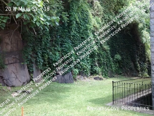 Building Photo - 20 N Main St