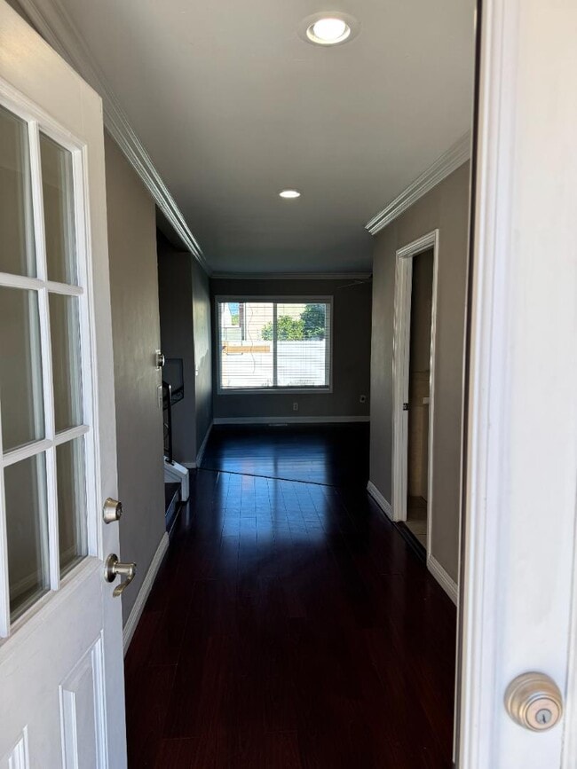 Building Photo - 3041 Dardaina Dr