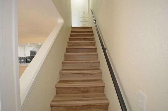 Building Photo - 2 BED 1.5 BATH TOWNHOUSE -WARR ACRES