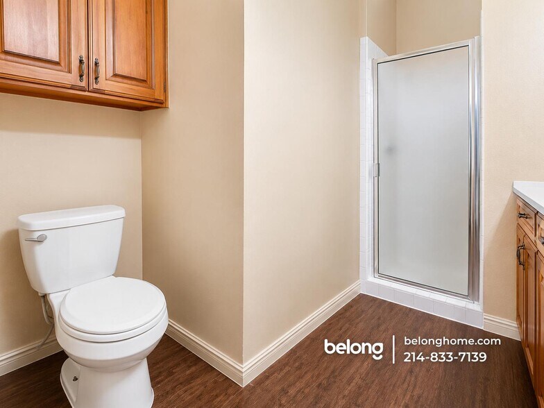 Building Photo - 5313 Greenshaven Dr