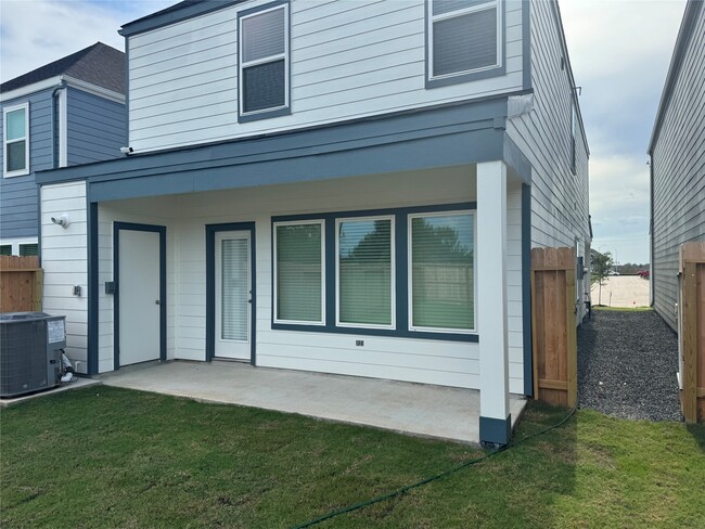 Building Photo - 10203 Spring Branch Trail