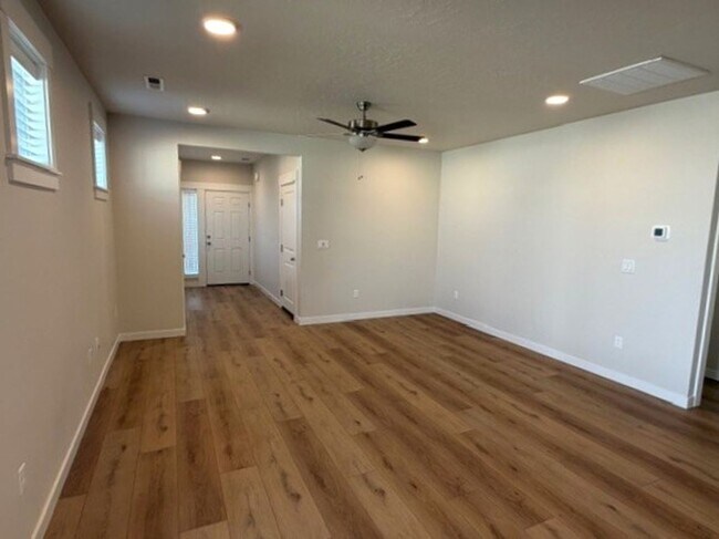 Building Photo - Beautiful newer 3 bed 2 bath home in Caldwell just off Linden Rd and Middleton Rd