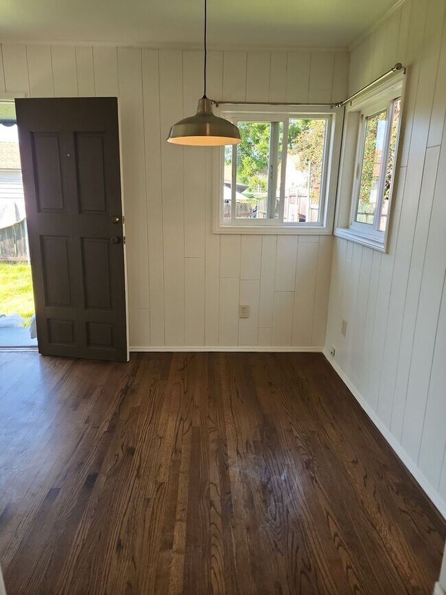 Building Photo - Vintage 1BR/BA Cottage with Garage and HUGE yard For Rent