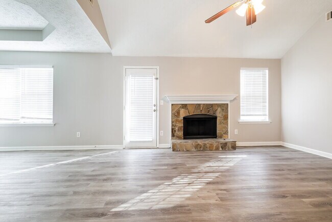 Building Photo - 692 Fair Harbor Dr