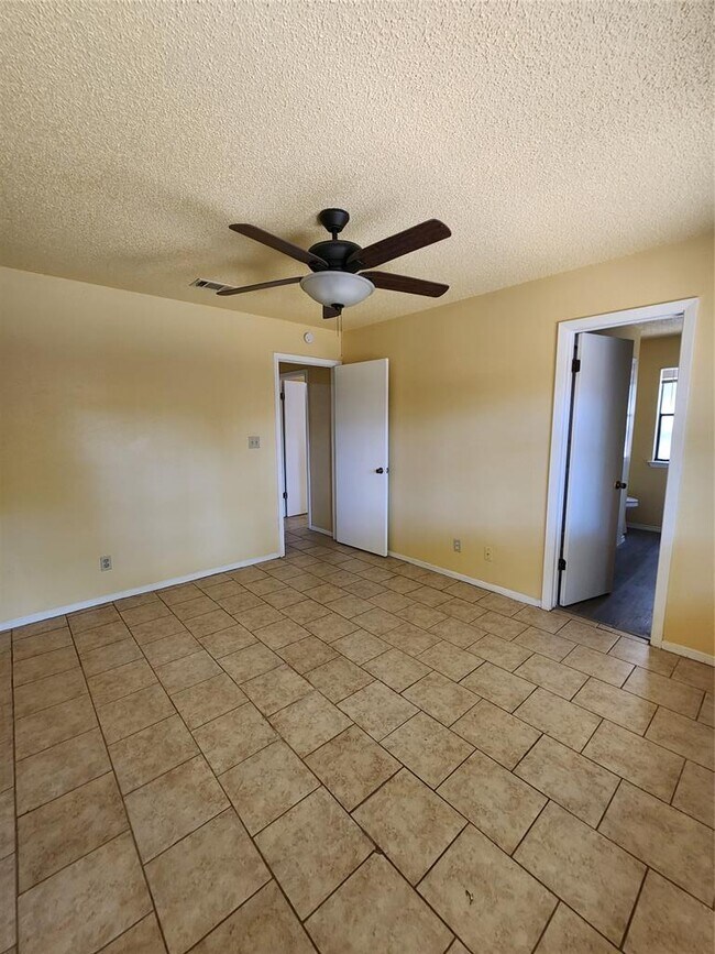 Building Photo - 2610 Garrettson Dr