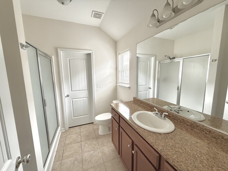 Master Bathroom - 1625 Cove Dr