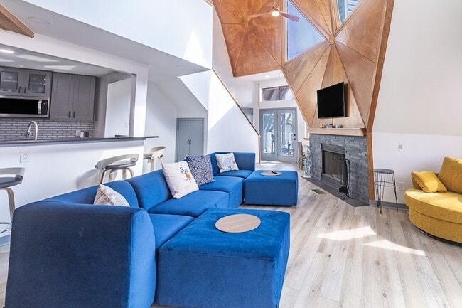 Building Photo - 22814 Verano Dr