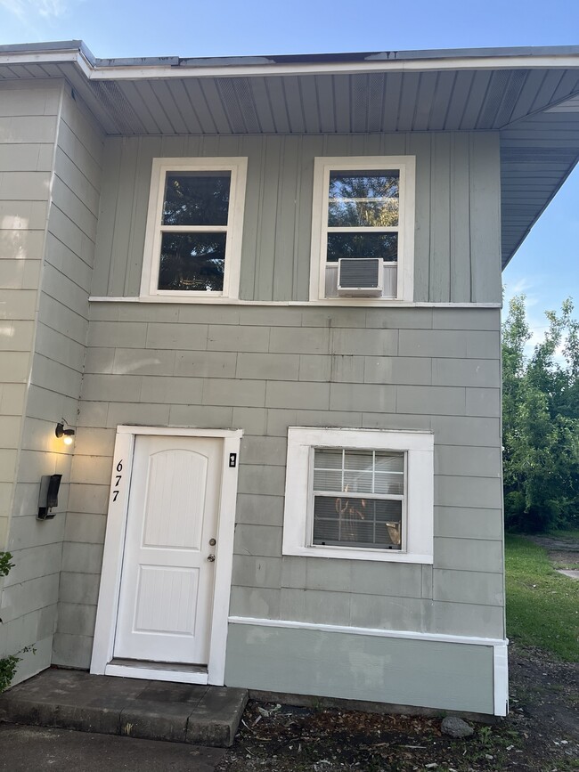 Building Photo - 677 E Caston St