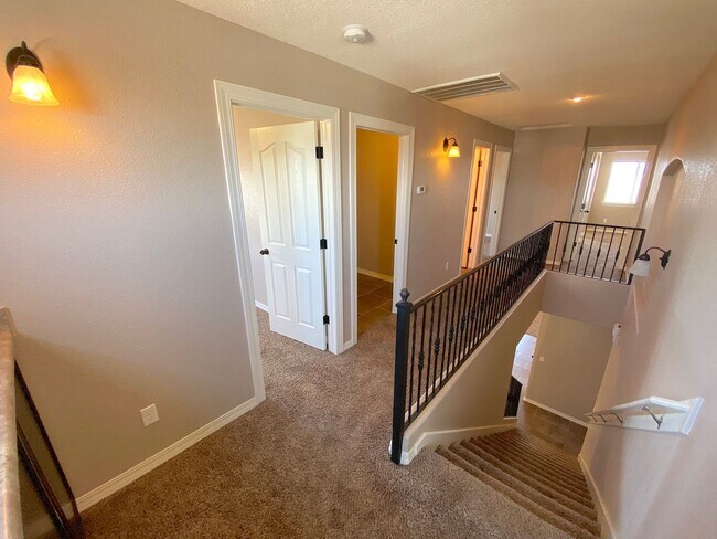 Building Photo - East El Paso LARGE 4bed/2.5bath Refrig A/C!