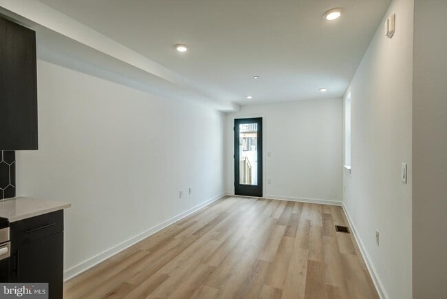 Building Photo - 2329 Ellsworth St