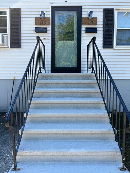 Main Front Entrance (Private entrance in rear) - 115 Ward St