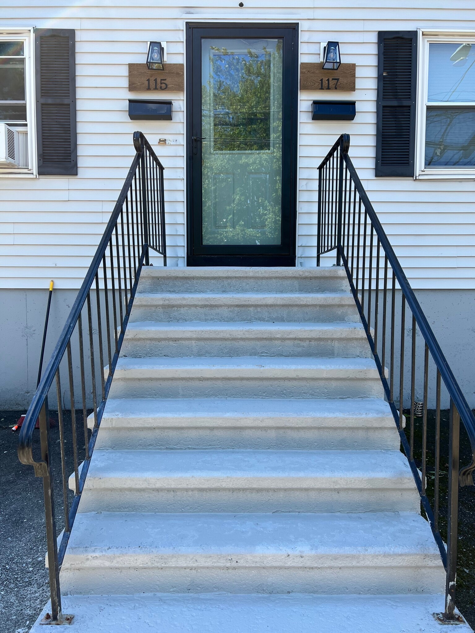 Main Front Entrance (Private entrance in rear) - 115 Ward St