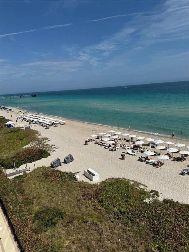 Building Photo - 15901 Collins Ave