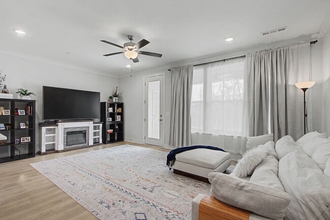 Building Photo - 3179 Sassafras Ln