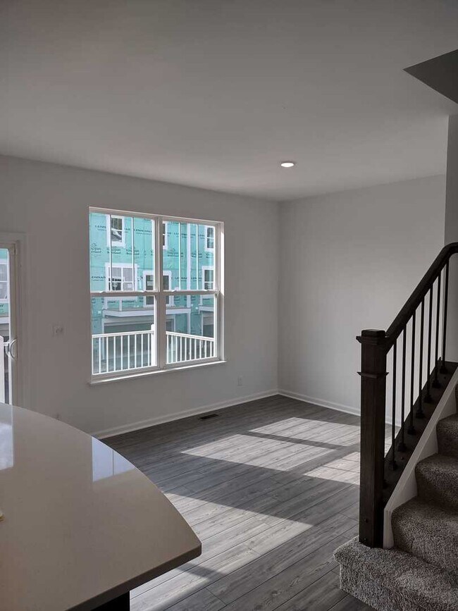 Building Photo - 1039 Atterberg Rd