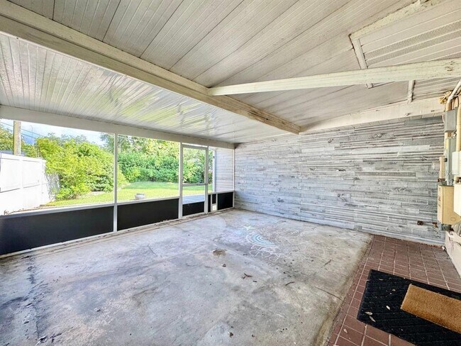 Building Photo - 4919 Chariton Ave