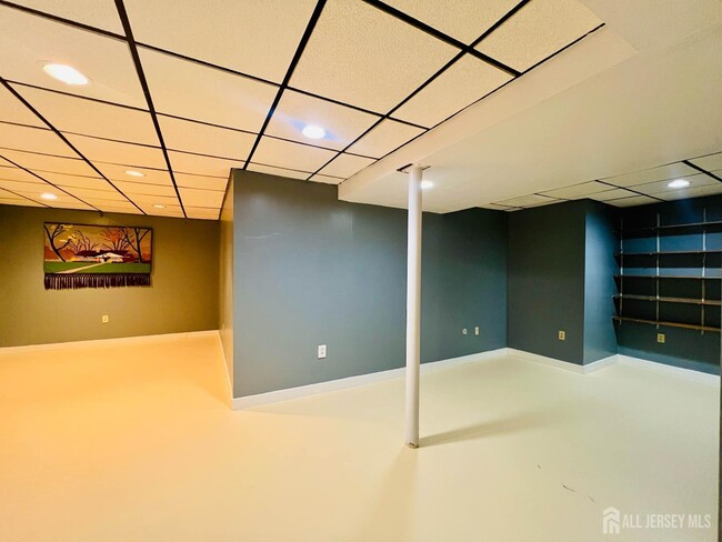Building Photo - 172 Sayre Dr