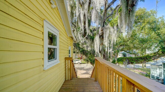 Building Photo - 14 Sanchez Ave