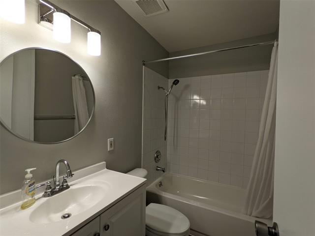 Building Photo - 2121 Travis Dr