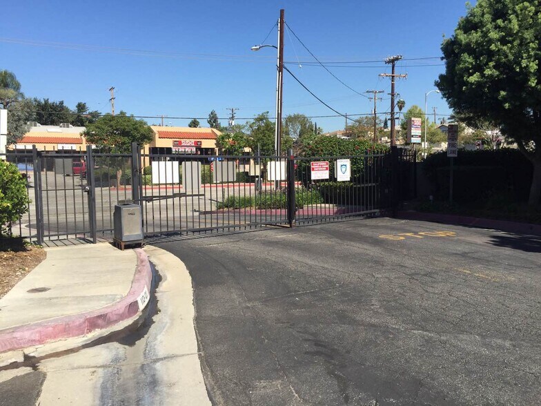 Building Photo - 1781 Bradbury Dr