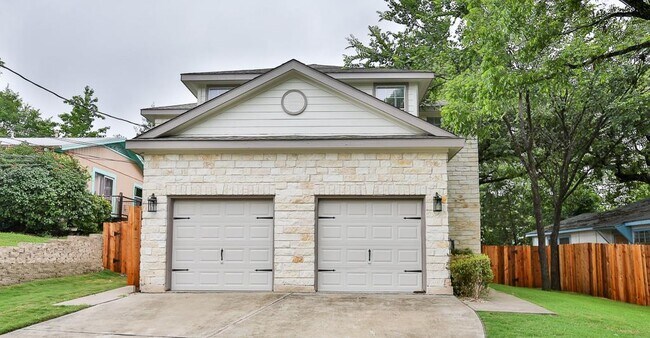 Building Photo - 1700 Perez St