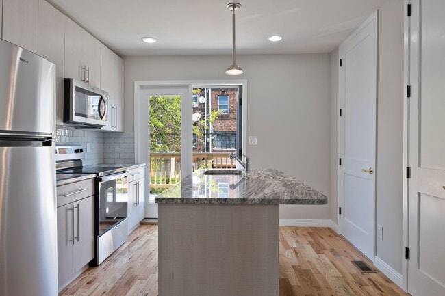 Building Photo - ???Completely Renovated 3 Bedroom 1.5 Bath...